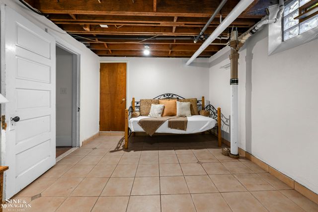 818 Cadieux Road, Grosse Pointe, MI 48230