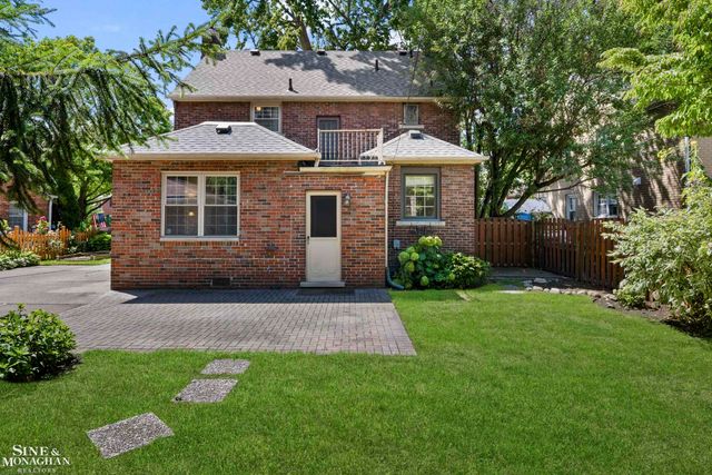 818 Cadieux Road, Grosse Pointe, MI 48230