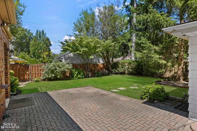 818 Cadieux Road, Grosse Pointe, MI 48230
