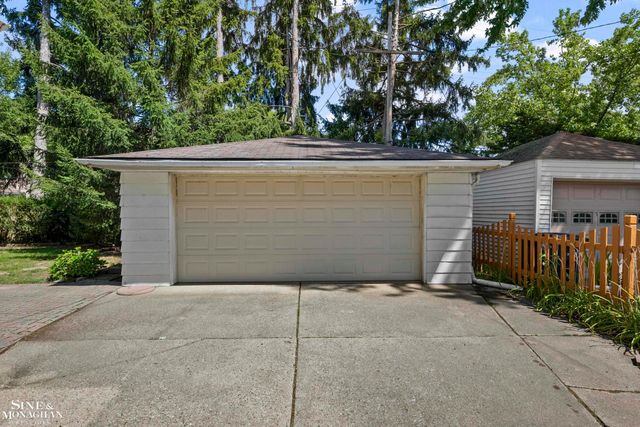 818 Cadieux Road, Grosse Pointe, MI 48230