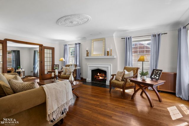 818 Cadieux Road, Grosse Pointe, MI 48230