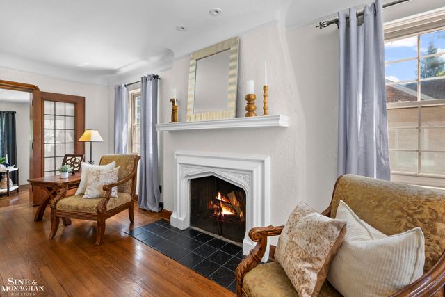 818 Cadieux Road, Grosse Pointe, MI 48230