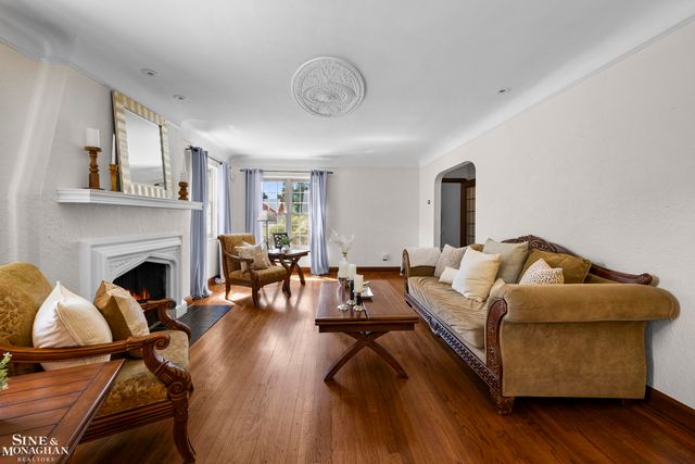 818 Cadieux Road, Grosse Pointe, MI 48230