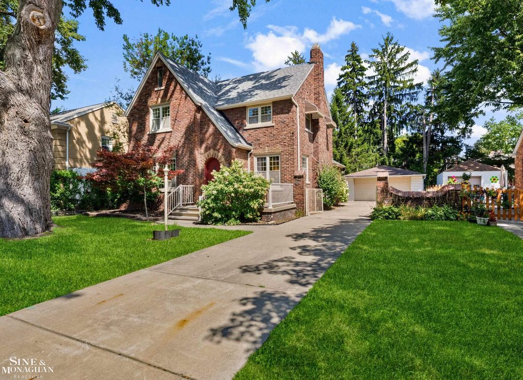818 Cadieux Road, Grosse Pointe, MI 48230