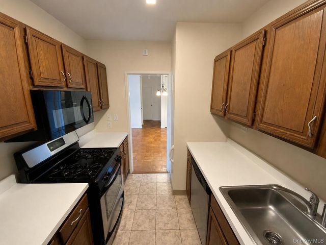 27110 Grand Central Parkway 25Y, Floral Park, NY 11005