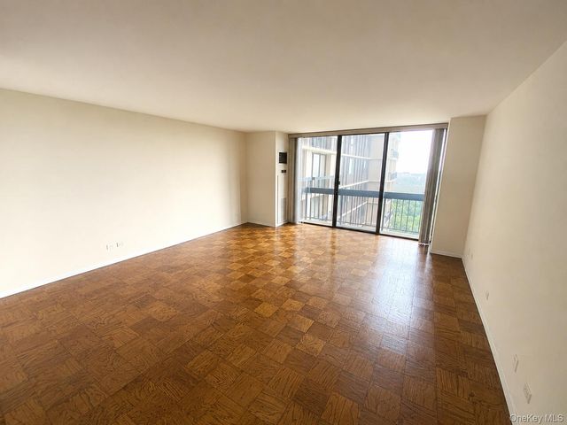 27110 Grand Central Parkway 25Y, Floral Park, NY 11005