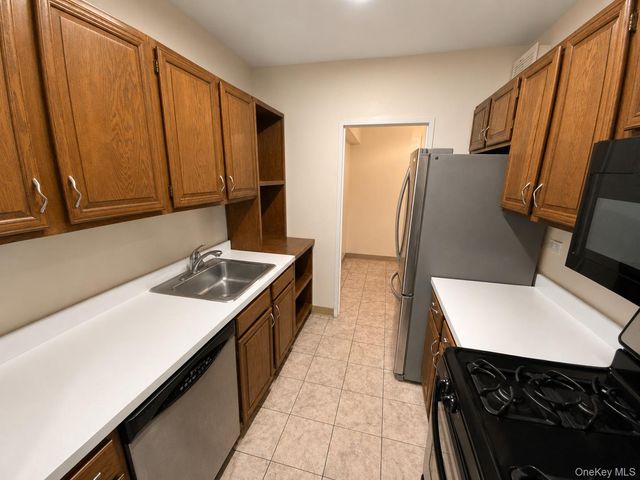 27110 Grand Central Parkway 25Y, Floral Park, NY 11005