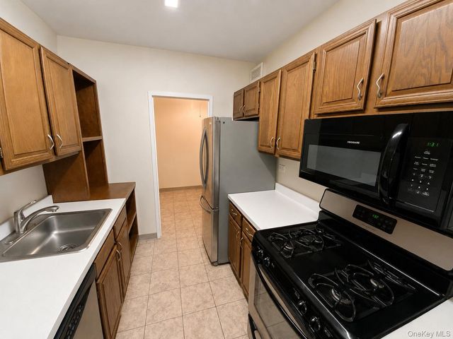 27110 Grand Central Parkway 25Y, Floral Park, NY 11005
