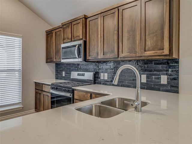 13600 Arrowhead Boulevard, Yukon, OK 73099