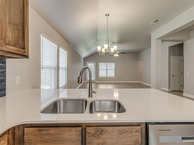 13600 Arrowhead Boulevard, Yukon, OK 73099