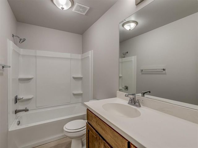 13600 Arrowhead Boulevard, Yukon, OK 73099