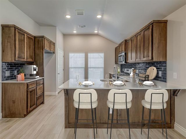 13600 Arrowhead Boulevard, Yukon, OK 73099