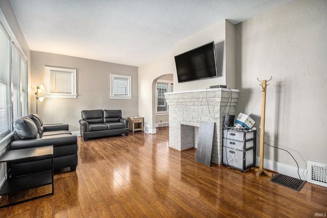 805 Miner Street, South Bend, IN 46617