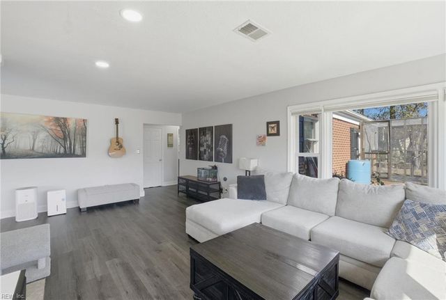 405 Harbor DR, Hampton, VA 23661