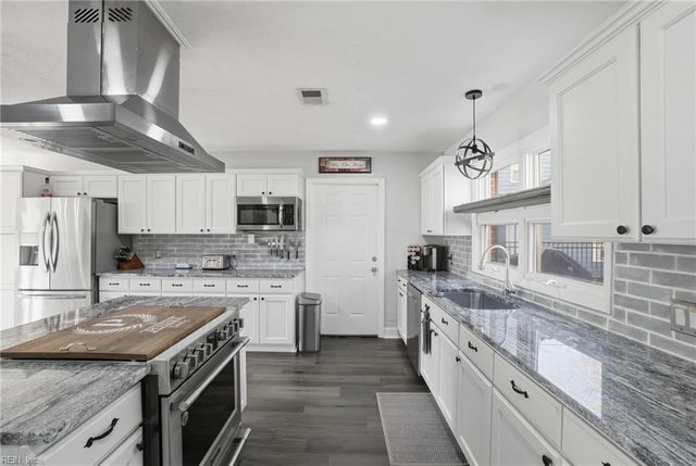 405 Harbor DR, Hampton, VA 23661