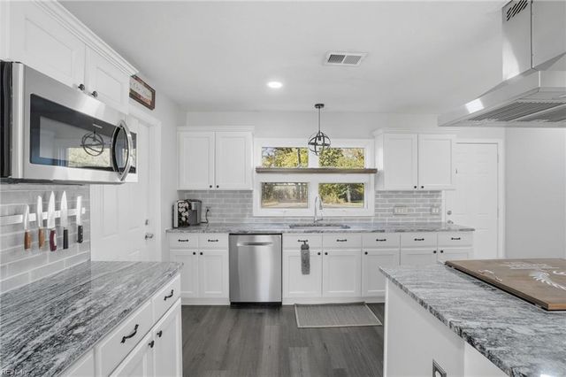 405 Harbor DR, Hampton, VA 23661