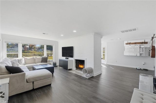 405 Harbor DR, Hampton, VA 23661