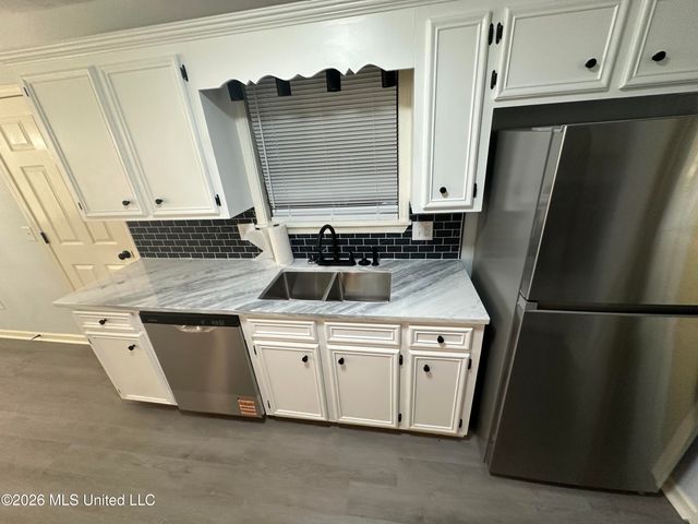 1528 Tracewood Drive, Jackson, MS 39211