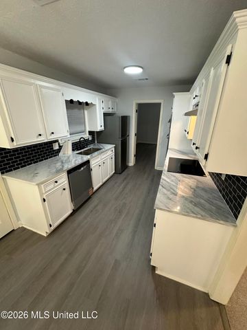 1528 Tracewood Drive, Jackson, MS 39211