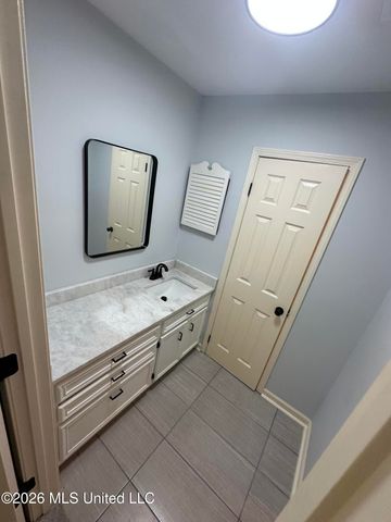1528 Tracewood Drive, Jackson, MS 39211