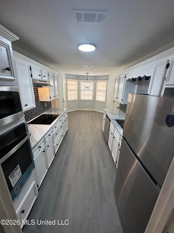 1528 Tracewood Drive, Jackson, MS 39211