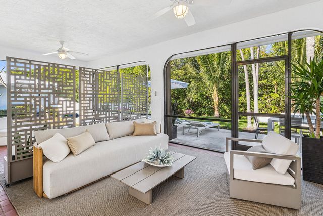 48 Harbour Drive N, Boynton Beach, FL 33435