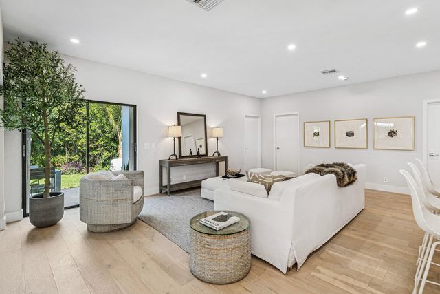 48 Harbour Drive N, Boynton Beach, FL 33435