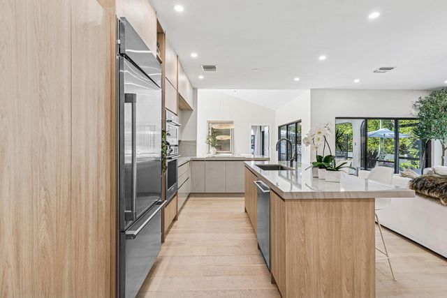 48 Harbour Drive N, Boynton Beach, FL 33435