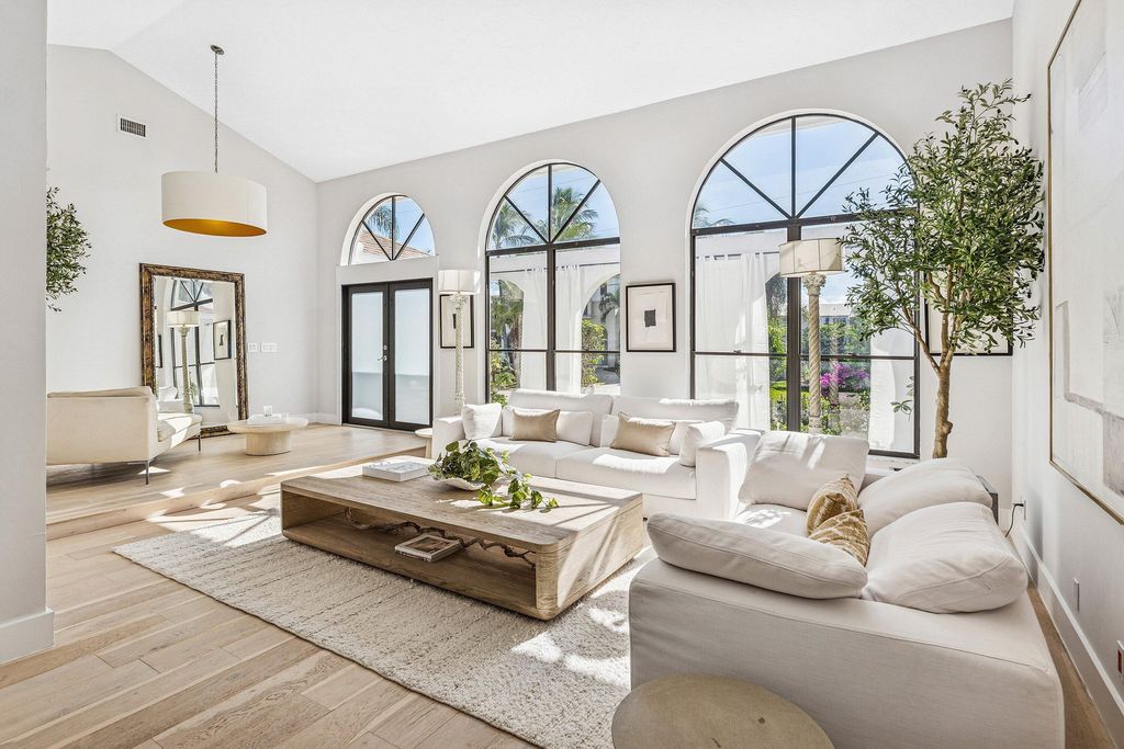 48 Harbour Drive N, Boynton Beach, FL 33435