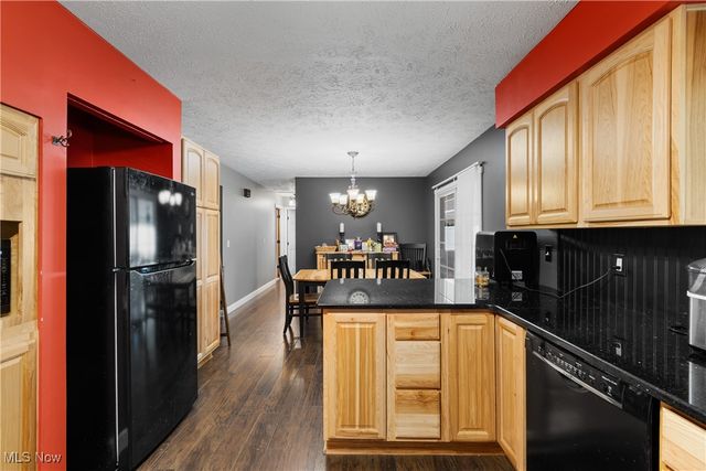 502 Valley Crest Drive, Mogadore, OH 44260