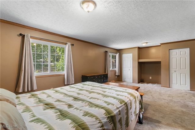 502 Valley Crest Drive, Mogadore, OH 44260