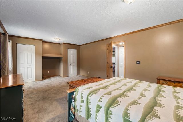 502 Valley Crest Drive, Mogadore, OH 44260