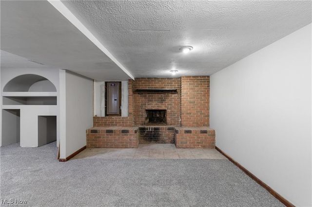 502 Valley Crest Drive, Mogadore, OH 44260