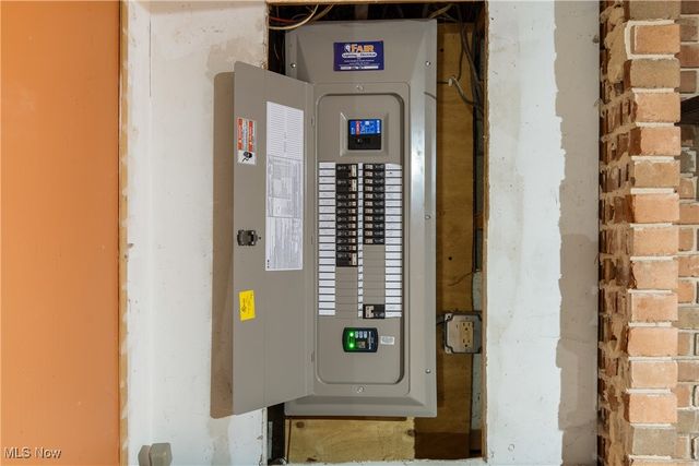 502 Valley Crest Drive, Mogadore, OH 44260