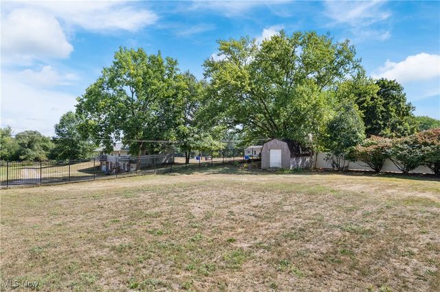 502 Valley Crest Drive, Mogadore, OH 44260