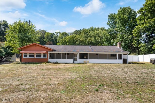 502 Valley Crest Drive, Mogadore, OH 44260