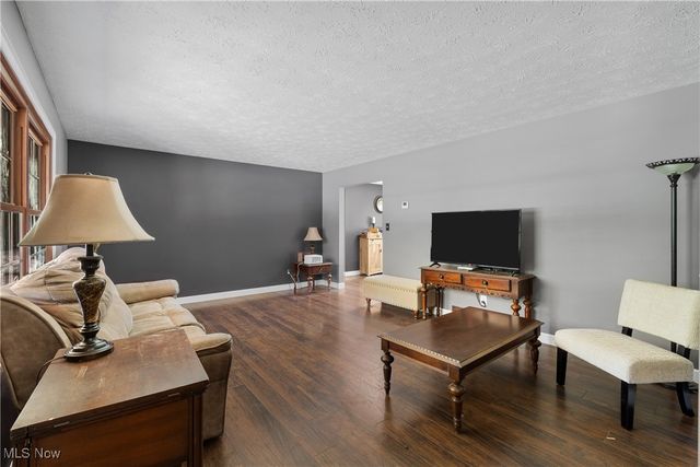 502 Valley Crest Drive, Mogadore, OH 44260