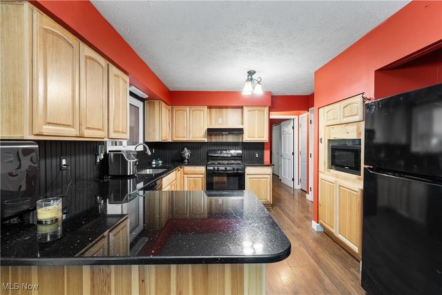 502 Valley Crest Drive, Mogadore, OH 44260