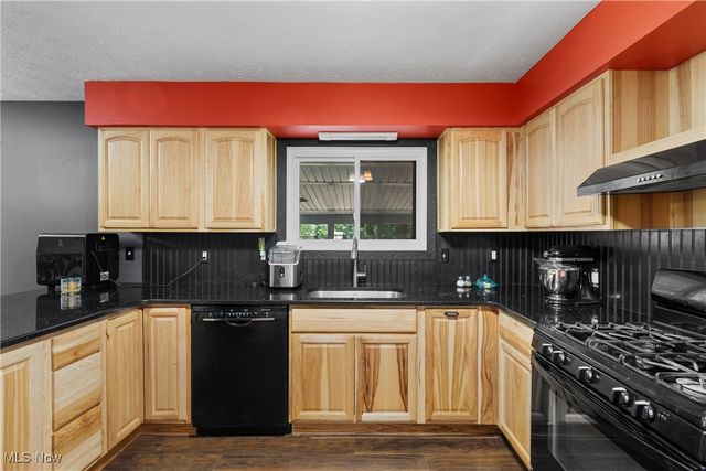 502 Valley Crest Drive, Mogadore, OH 44260