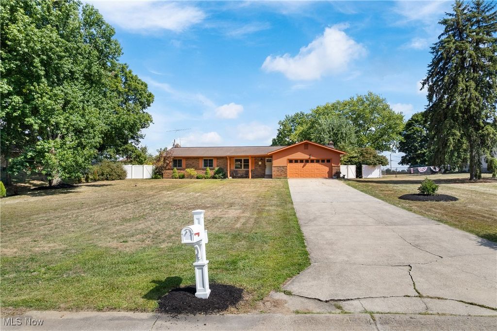 502 Valley Crest Drive, Mogadore, OH 44260