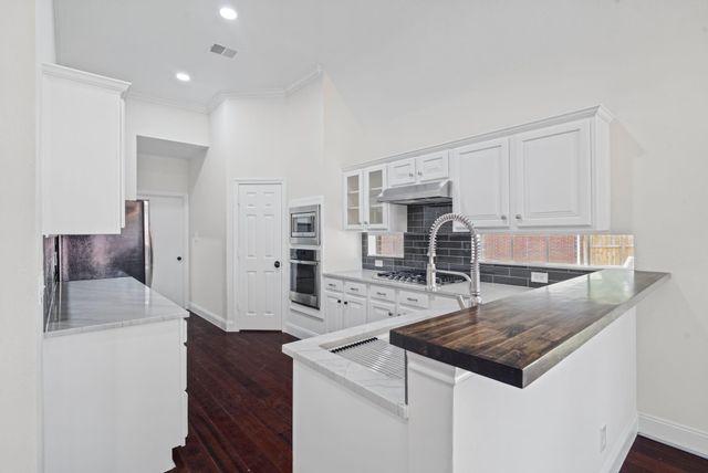 34 Grants Lake Circle, Sugar Land, TX 77479
