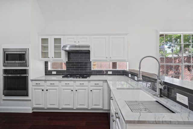 34 Grants Lake Circle, Sugar Land, TX 77479