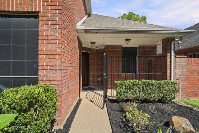34 Grants Lake Circle, Sugar Land, TX 77479