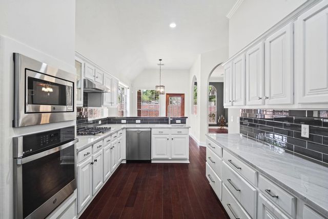 34 Grants Lake Circle, Sugar Land, TX 77479