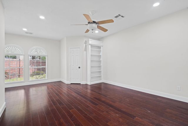 34 Grants Lake Circle, Sugar Land, TX 77479