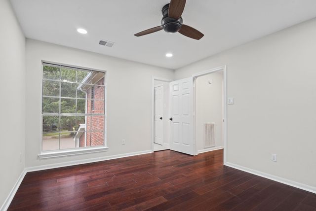 34 Grants Lake Circle, Sugar Land, TX 77479