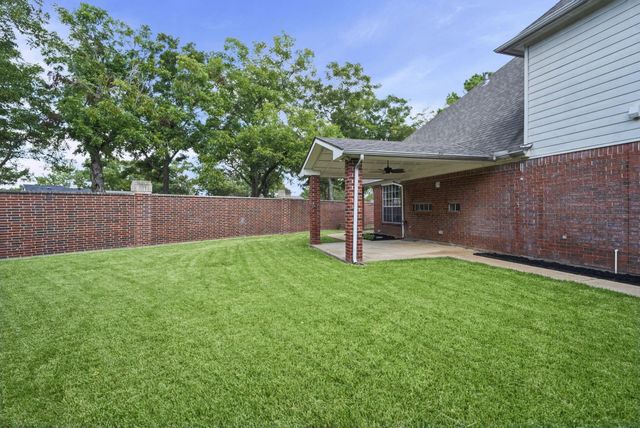 34 Grants Lake Circle, Sugar Land, TX 77479
