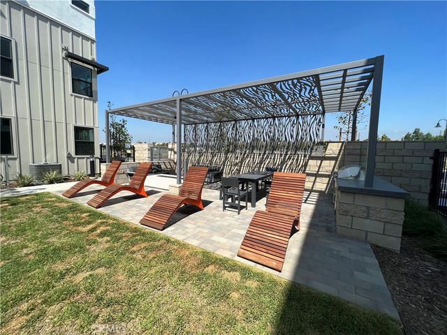 947 N Divino Privado, Ontario, CA 91764
