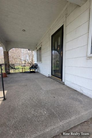 1091 N Benton Center Road, Benton Harbor, MI 49022