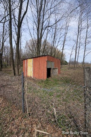 1091 N Benton Center Road, Benton Harbor, MI 49022